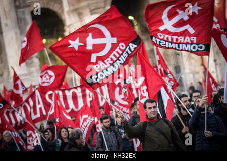 Roma, Italia. Xi nov, 2017. dimostrazione del partito comunista in occasione del centenario della rivoluzione sovietica nel novembre 11, 2017 in italia a Roma. Credito: Andrea ronchini/Pacific press/alamy live news Foto Stock