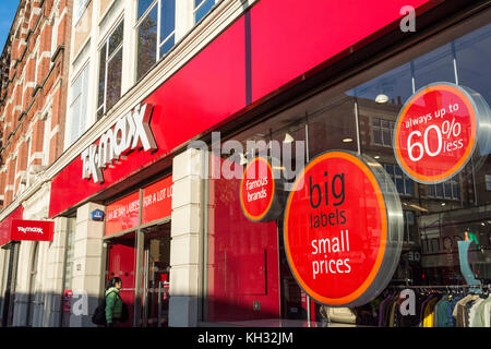 Esterno di TK Maxx, 20 Charing Cross Road, Londra, WC2, Regno Unito Foto Stock