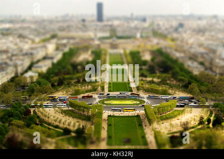 Champ de Mars visto dalla Tour Eiffel, Parigi (Francia) - effetto Tilt Shift Foto Stock