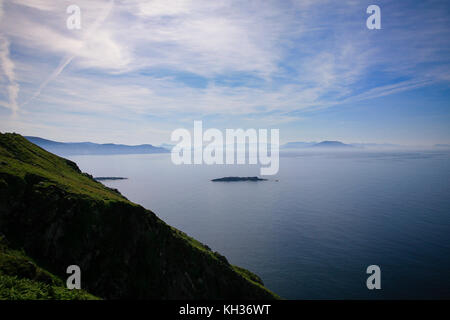 Affacciato sull'oceano atlantico dal punto di visualizzazione sul modo di keem bay, Achill, Co. Mayo, Irlanda Foto Stock