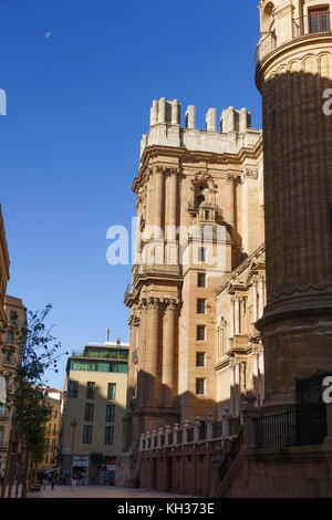 Cattedrale di Malaga con incompiuta sud torre campanaria, Santa Iglesia Catedral Basílica de la Encarnación, Malaga, Andalusia, Spagna. Foto Stock