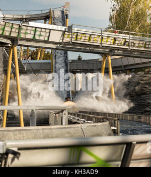 Parco dei divertimenti di ride, acqua scivolo roller coaster Prater Vienna Austria 26.Agosto 2017 Foto Stock