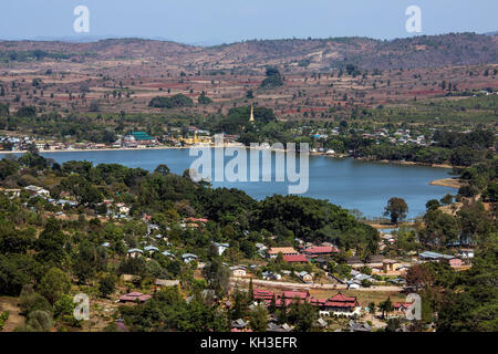 Piccola cittadina di Mwedaw nei pressi di Pindaya nel distretto di Taunggyi dello stato Shan nel centro del Myanmar (Birmania). Foto Stock