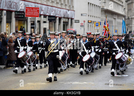 SEA CADETS LONDON BAND alla Lord Mayor's Show Procession Parade lungo Cheapside, Londra Foto Stock