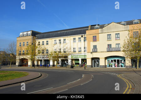 Sfilata di negozi in Cambourne, Cambridgeshire Foto Stock