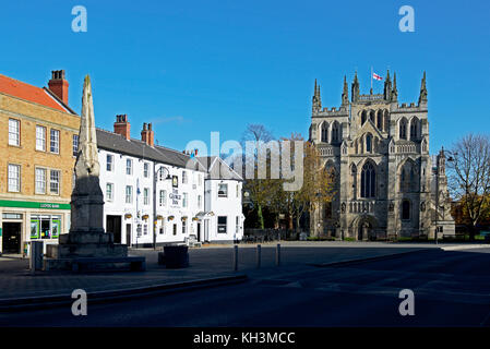 Il George Inn e Selby Abbey, North Yorkshire, Inghilterra, Regno Unito Foto Stock