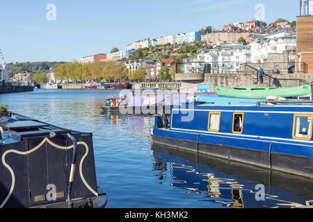 Canal barche ormeggiate nel porto di flottante, Bristol, Inghilterra, Regno Unito Foto Stock
