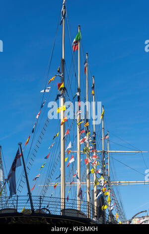 Barca a vela a montanti e bandiere di Brunel SS Gran Bretagna, Great Western Dockyard, Spike Island, Bristol, Inghilterra, Regno Unito Foto Stock