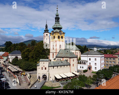 Panorama con castello della città, Santa Maria e arte galerie in Banska Bystrica, Banskobystricky kraj, Slovacchia, Europa Foto Stock