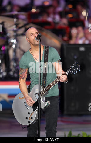 26 maggio 2012-- Daughtry suona presso il rehersals per la Capitol nazionale Concerto per il giorno della memoria per i motivi del Campidoglio degli Stati Uniti: MPI34 / Mediapunchinc Foto Stock