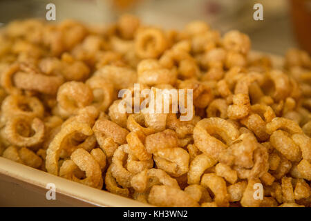 Il crepitio del cibo brasiliano Foto Stock