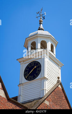 TUNBRIDGE WELLS, KENT/UK - Giugno 30 : Torre dell Orologio a Royal Tunbridge Wells Kent su Giugno 30, 2009 Foto Stock