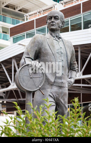 Una statua di Sir Samuel Cunard il canadese fondatore di Cunard Line raffigurata sul lungomare di Halifax, Nova Scotia. Foto Stock