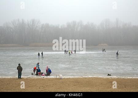 Pattinaggio sul lago ghiacciato Foto Stock