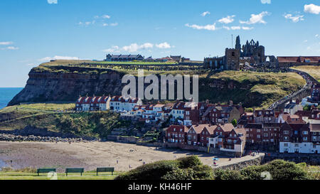 WHITBY, North Yorkshire/UK - 22 agosto : Vista di Whitby North Yorkshire il 22 agosto 2010. Persone non identificate Foto Stock