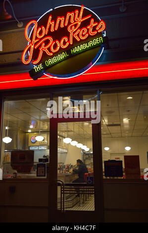 Johnny Rockets ristorante al crepuscolo, San Jose CA Foto Stock