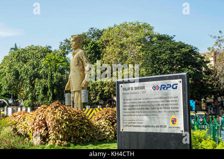 Dabbawala statua, Haji Ali, Tardeo, Mumbai, Maharashtra, India, Asia Foto Stock