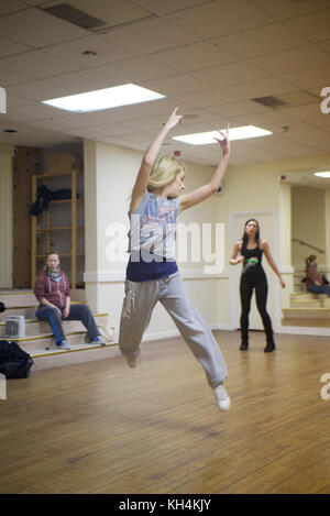 Formazione di ballerini in uno studio di danza Foto Stock