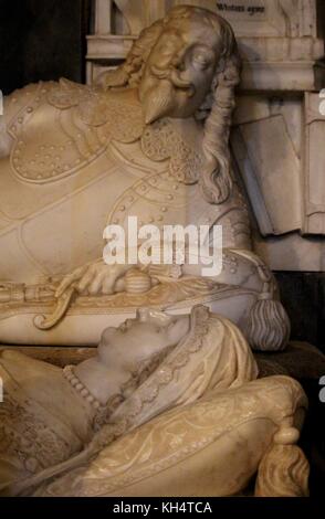 St Leonard chiesa sorge vicino all'ingresso principale a Charlecote Park e contiene il XVI e il XVII secolo i monumenti a costruttori e residenti. Foto Stock