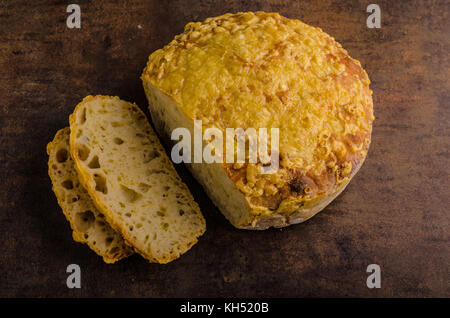 Pane al formaggio in forno, una delizia e pane semplice Foto Stock