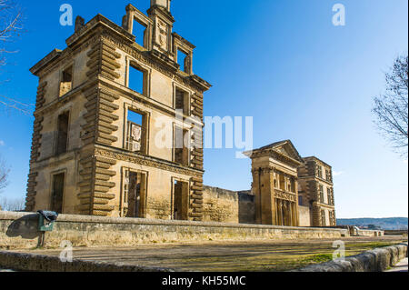 Europa, Francia, Vaucluse, Lubéron, La Tour d'Aigues. La facciata del castello. Foto Stock