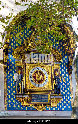 Parigi, Francia. Il più antico orologio a Parigi (1370 - ridipinto 2012) nel Tour de l'Horloge, la Conciergerie, Isola de la Cite Foto Stock