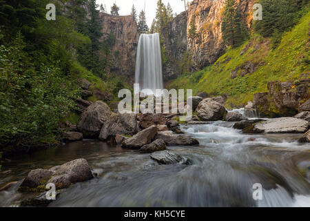 Tumalo cade nella curvatura Oregon centrale durante il periodo estivo Foto Stock