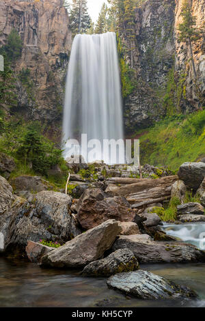 Tumalo cade nella curvatura Oregon centrale durante il periodo estivo closeup Foto Stock