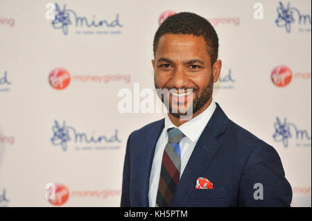 Londra, Regno Unito. Xiii Nov, 2017. Sean Fletcher, il presentatore TV, sul tappeto rosso al Virgin soldi dando la mente Media Awards 2017 presso il cinema Odeon Leicester Square. Premi di celebrare i migliori esempi di reporting e raffigurazioni della salute mentale in stampa, broadcast, i media digitali e film. Credito: Stephen Chung/Alamy Live News Foto Stock