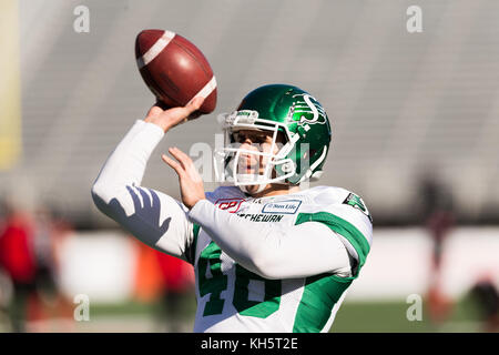 Ottawa, Canada. Xii Nov, 2017. Saskatchewan Roughriders long snapper Jorgen Hus (46) prima del CFL Divisione est Semi-Final playoff gioco tra Saskatchewan Roughriders e Ottawa Redblacks a TD Place Stadium di Ottawa in Canada. Daniel Lea/CSM/Alamy Live News Foto Stock