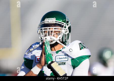 Ottawa, Canada. Xii Nov, 2017. Saskatchewan Roughriders linebacker Henoc Muamba (10) prima del CFL Divisione est Semi-Final playoff gioco tra Saskatchewan Roughriders e Ottawa Redblacks a TD Place Stadium di Ottawa in Canada. Daniel Lea/CSM/Alamy Live News Foto Stock