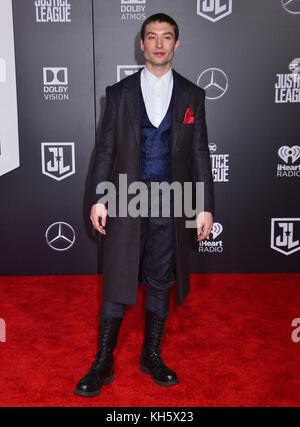 Los Angeles, Stati Uniti. 13 Nov 2017. Ezra Miller 073 partecipa alla prima di Warner Bros. Pictures' Justice League' al Dolby Theatre il 13 novembre 2017 a Hollywood, California Credit: Tsuni/USA/Alamy Live News Foto Stock