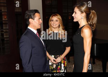 Messico, Messico. 13 novembre 2017. La regina spagnola Letizia Ortiz incontra il presidente messicano Enrique Peña Nieto e la First Lady Angelica Rivera durante la sua visita ufficiale in Messico a Los Pinos martedì 13 novembre 2017 in Messico. È la prima volta che la regina spagnola partecipa ad un viaggio ufficiale da sola credito: Gtres Información más Comuniación on line, S.L./Alamy Live News Foto Stock