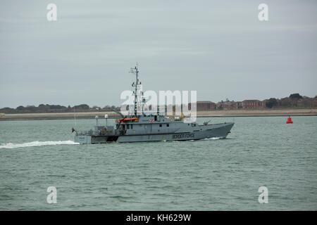 Il Solent Portsmouth, Regno Unito. Xiv Nov, 2017. Forza di confine motovedetta Vigilent rendendo il modo in Portsmouth Porto. Credito: David Robinson/Alamy Live News Foto Stock