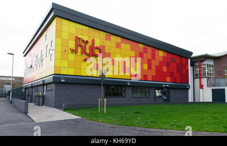 Il potente hub e un centro comunitario in a Llanedeyrn, Wales, Regno Unito. Foto Stock