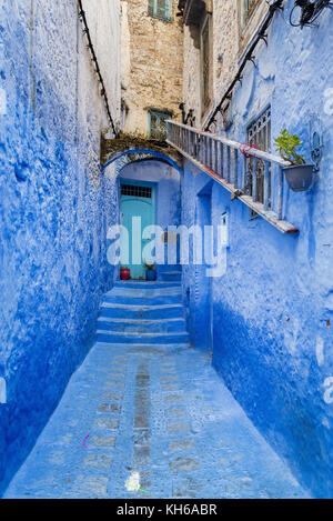 Blue Street a Chefchaouen, Marocco Foto Stock