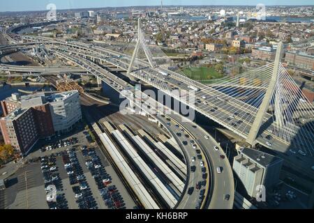 Il zakim bridge in Boston, Massachusetts visto da sopra Foto Stock
