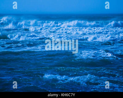 Stilizzato trattati / immagine di mare mosso onde Newquay in Cornovaglia. Foto Stock