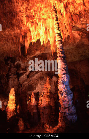 Il Totem Pole, camera grande parco nazionale di Carlsbad Cavern, Nuovo Messico Foto Stock