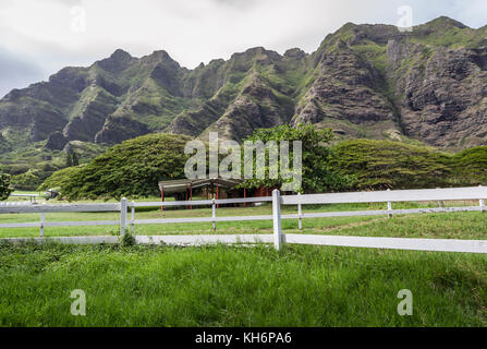 Kualoa Ranch e montagne sull'isola di Oahu Foto Stock