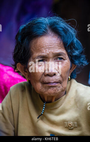 Ritratto di una donna dalla Cotu minoranza in Quang Nam Vietnam Foto Stock