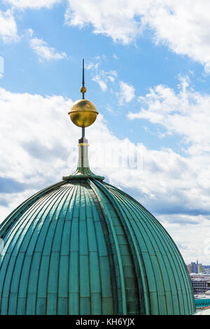 Viaggio in Germania - la guglia della cattedrale di Berlino (Berliner Dom) nella città di Berlino nel mese di settembre Foto Stock