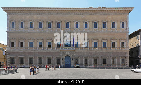 Roma, Italia - 29 giugno 2014: Ambasciata francese palazzo Farnese di Roma, Italia. Foto Stock