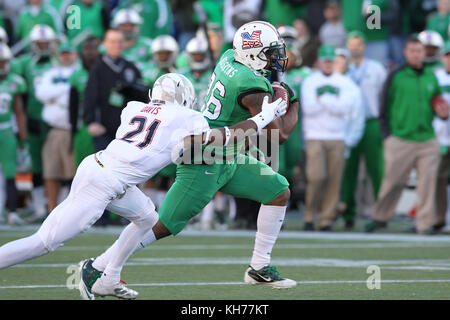 Annapolis, MD - 27 DICEMBRE: Azione di gioco durante il Military Bowl 2013 presso il Navy-Marine Corps Memorial Stadium di Annaplois, Maryland, il 27th dicembre 2013, dove Marshall vinse il Military Bowl del Maryland 2013 con un punteggio di 31-20. Credito: mpi34/MediaPunch Inc. Foto Stock