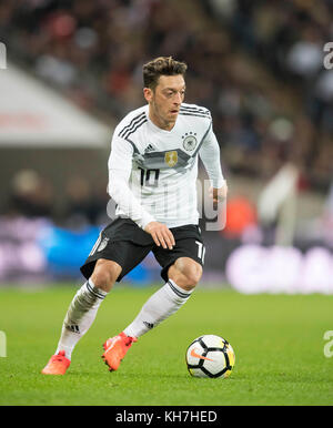 Londra, Grossbritannien. 10 novembre 2017. Mesut OEZIL (Ozil, GER) Aktion, Fussball Laenderspiel, Freundschaftsspiel, Inghilterra (ENG) - Germania (GER) 0:0, AM 10.11.2017 a Londra/ Grossbritannien. |utilizzo del credito mondiale: dpa/Alamy Live News Foto Stock