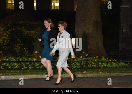 Downing Street, Londra, Regno Unito. 14 novembre 2017. Il primo ministro scozzese Nicola Sturgeon incontra Theresa May a Downing Street. Crediti: Matthew Chattle/Alamy Live News Foto Stock