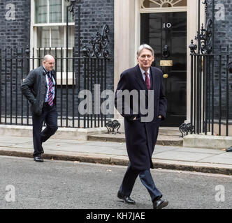 Londra, Regno Unito. Xiv Nov, 2017. Philip Hammond, Cancelliere dello Scacchiere lascia Downing Street Credit: Ian Davidson/Alamy Live News Foto Stock