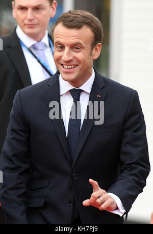 Bonn, Germania. 15 novembre 2017. Il presidente francese Emmanuel Macron arriva alla Conferenza mondiale sul clima a Bonn, in Germania, il 15 novembre 2017. Credito: dpa Picture Alliance/Alamy Live News Foto Stock