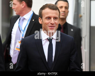 Bonn, Germania. 15 novembre 2017. Il presidente francese Emmanuel Macron arriva alla Conferenza mondiale sul clima a Bonn, in Germania, il 15 novembre 2017. Credito: dpa Picture Alliance/Alamy Live News Foto Stock