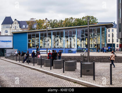 Berlino, Mitte.Tränenpalast,Palazzo delle lacrime.Exhibition e il museo racconta di esperienze di frontiera delle persone che vivono in una Germania divisa.L'edificio elencato Foto Stock